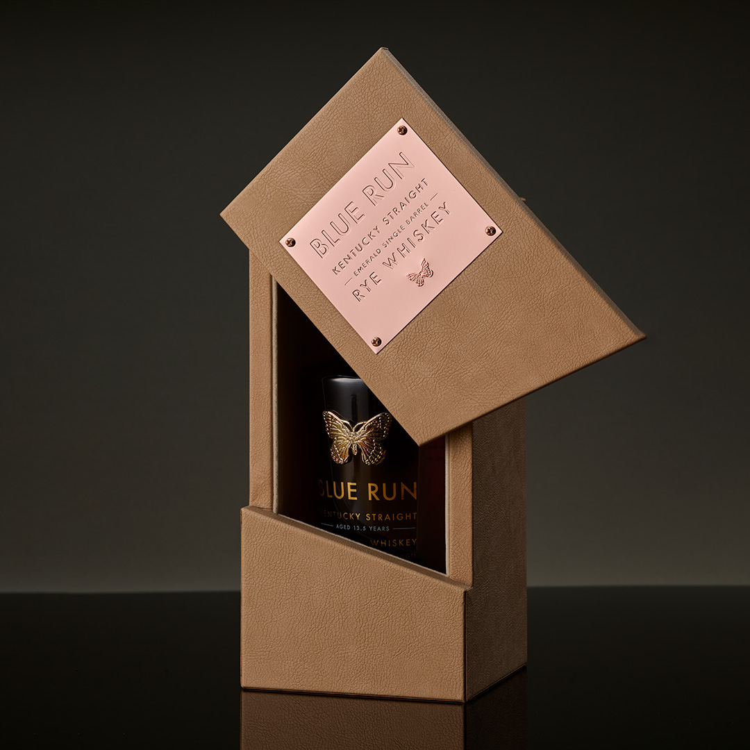 Customized For Brand Leather Surface 360 Degree Rotate Whiskey Packaging Wooden Hardbox With Window